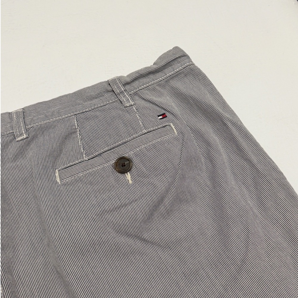 Tommy Hilfiger Men's Striped Chino Shorts Size 42 Gray White Casual - Picture 5 of 6